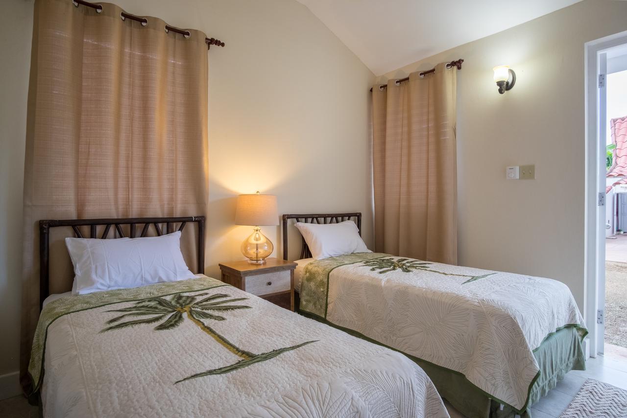 Sunspot Villa Runaway Bay Extérieur photo