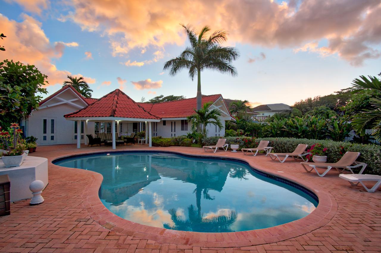 Sunspot Villa Runaway Bay Extérieur photo