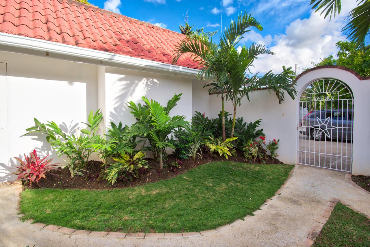 Sunspot Villa Runaway Bay Extérieur photo