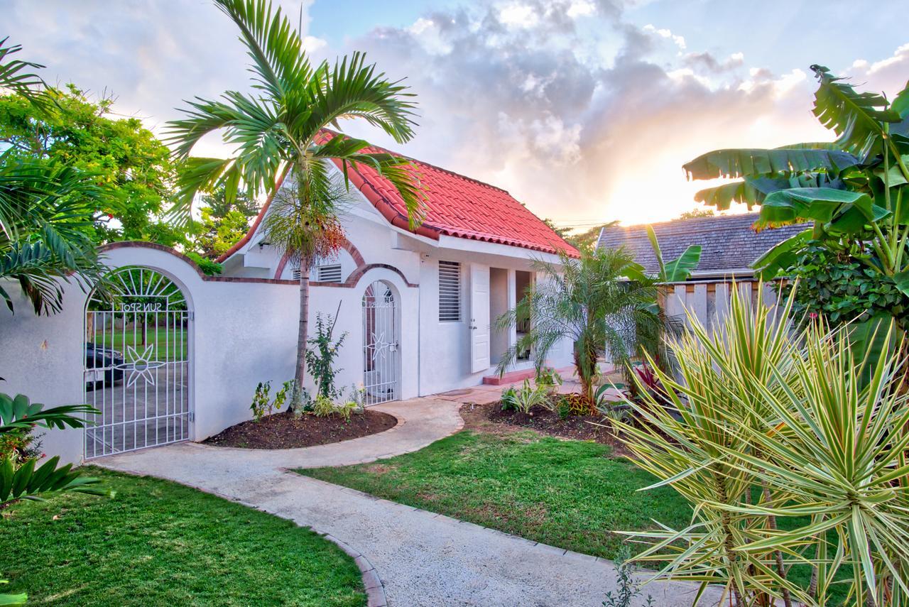 Sunspot Villa Runaway Bay Extérieur photo