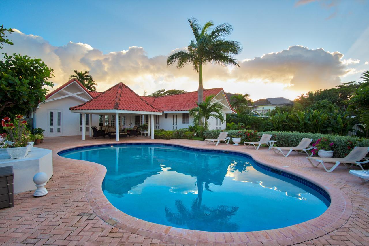 Sunspot Villa Runaway Bay Extérieur photo