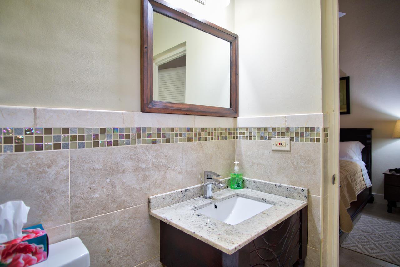 Sunspot Villa Runaway Bay Extérieur photo
